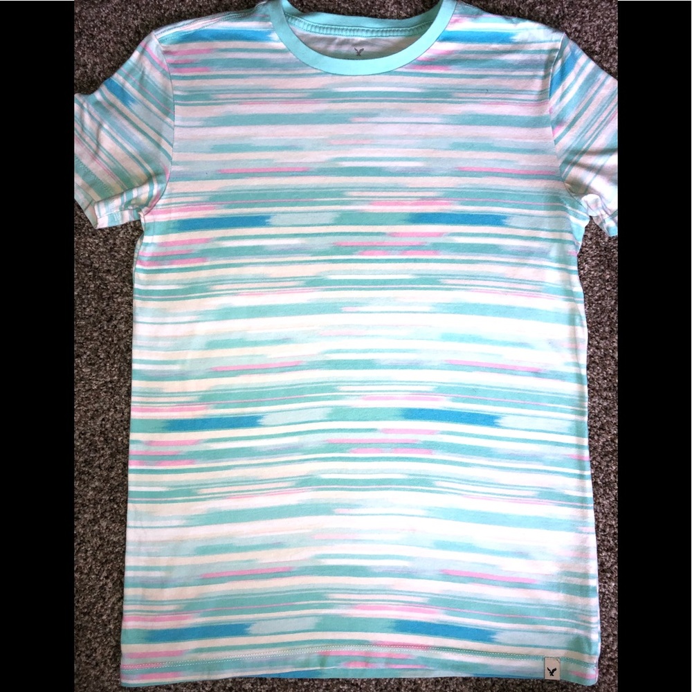 Men’s American Eagle T-shirt.